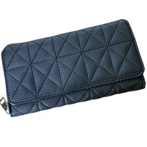 GOLD COAST Black Leather Trifold Wallet Quilted Pebbled